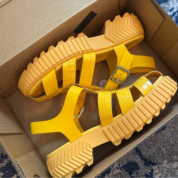 NEW SOREL ONA™ Streetworks Fisherman Mid Sandals Chunky Flats Yellow Casual sz 9 - Picture 2 of 12